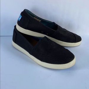 TOMS black slip on size 8.5